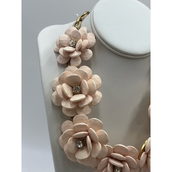 J. Crew Vintage 3 Dimensional Wood Rose Pretty in Pink Floral Collar Necklace - Picture 3 of 15